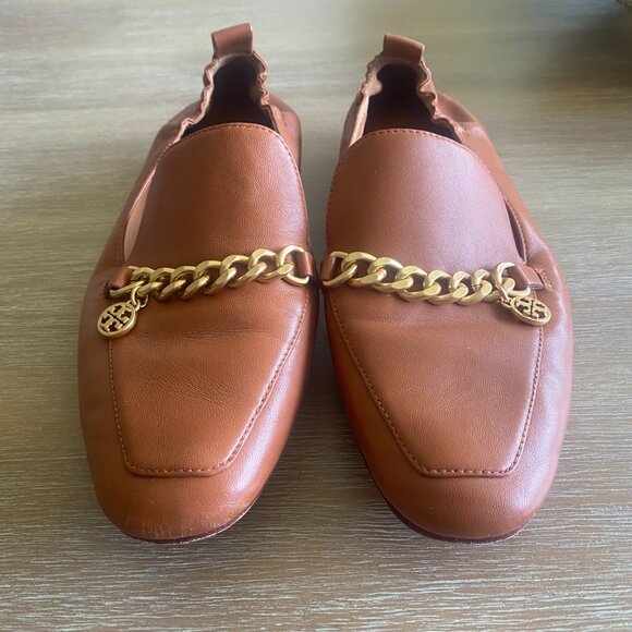 Tory Burch Leather Loafer in Camel with Gold Charm | women size 8.5 - Picture 2 of 8